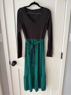 V‑Neck Long Sleeve Dress with Black Top and Green Patterned Skirt